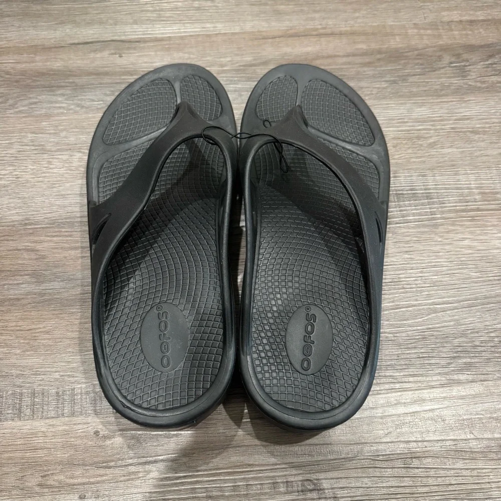 OOFOS OOriginal Black Recovery Comfort Thong Sandals